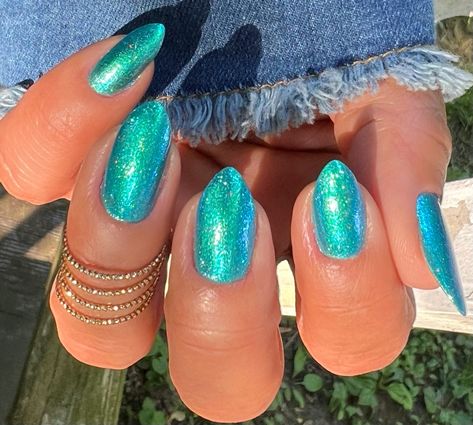 Chrome Teal Nails, Chrome Nails Blue Purple, Teal Holographic Nails, Blue Green Iridescent Nails, Mermaid Nails Blue Green, Nail Art Designs Summer, Diy Acrylic Nails, Girly Acrylic Nails, Summery Nails