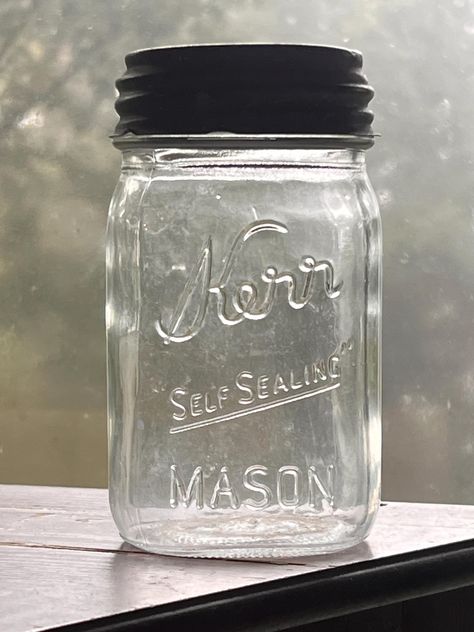 Here's a nice condition Vintage Pint Kerr Self Sealing Mason Jar with a old zinc lid.  No chips or cracks!  Ships usps ground advantage