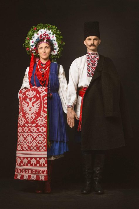 Russian Traditional Clothing, Slavic Clothing, Folk Wedding, Slavic Folklore, Ukrainian Clothing, Ethnic Chic, Folk Fashion, Folk Costume, People Of The World