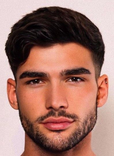 Straight Eyebrows Men, Spanish Hairstyles Men, Guys Eyebrows Shapes Men, Men With Good Eyebrows, Korean Men Makeup Natural, Soft Features Face Men, Mens Eyebrows Shaping, Guys With Thick Eyebrows, Gq Aesthetic