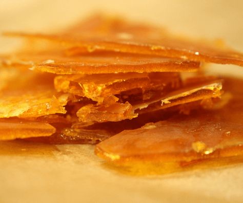 Vinegar Candy Recipe, Candies Homemade, Memory Food, Food Recovery, Sugar Free Honey, Honey Pops, Hard Candy Recipes, Honey Candy, Cinnamon Candy