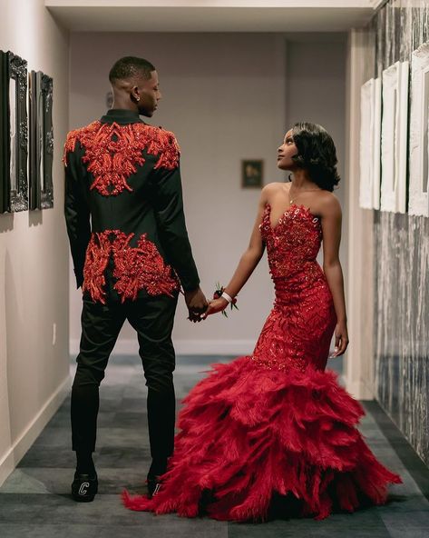 Prom Ideas Black Couples Red, Red Prom Dress Black Couple, Red Prom Outfits For Couples, Black And Red Prom Couple, Red Prom Outfits, Red Tux Prom, Red Prom Suits, Red And Black Prom Couples, Red Prom Looks