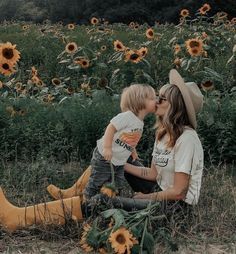 Baby Cute Pictures, Photoshoot Ideas Baby, Drift Design, Sunflower Photos, Creative Photo Ideas, Lets Make A Baby, Baby Holiday Photos, Mommy Photos, Photo Shoot Inspiration