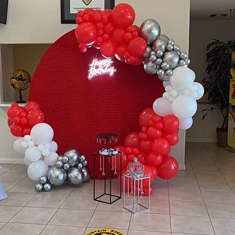 Red White Silver Balloon Garland, Red And Silver Birthday Decorations, Rip 20s, Event Decor Ideas, Red Party Decorations, Party Decorations Table, Surprise Birthday Decorations, Silver Balloons, Indoor Birthday