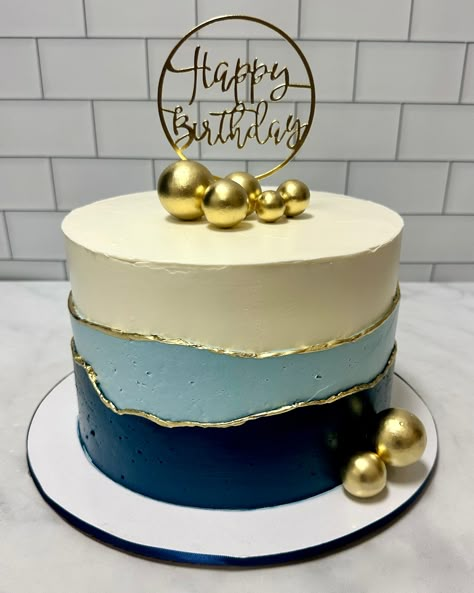 Simple and stunning with layered wave textures 🌟  #goldcake #kupcakekitchen #wantcake #goldcakes #ediblegold #cakeinspiration #cakeart #birthdaycakeideas #birthdayideas #birthdayinspiration #cakedesigner #designercakes #customcakes #cakeporn #cakelove #cakeartist #beautifulcakes #amazingcake #amazingcakes #cakeforhim #cakeforher #cakeforwomen #cakeformen #cakefordad #cakeformom #cakeforhusband #cakeforwife #santaclarita #santaclaritavalley 75 Th Birthday Cake For Men, Birthday Cake Text Ideas, Blue White And Gold Cake, Simple Birthday Decorations For Men, 50 Years Birthday Cake, Birthday Cake For Father, Wave Cake, Cake Designs For Boy, Cake Design For Men