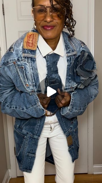 Diy Denim Clothes, Jeans To Jacket Diy, Upcycle Denim Jeans Diy Projects, Denim Blazer Outfit Womens Fashion, Trendy Fitted Recycled Denim Jacket, Diy Denim Trench Coat, Fitted Recycled Denim Jacket, Denim Diy Upcycling, Denim Upcycle Diy