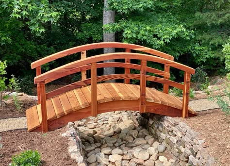 Backyard Bridges Dry Creek, Deck Bridge Walkways, Japanese Garden Bridge Ideas, Stream Bridge Ideas, Small Bridge Design, Wood Bridge Design, Garden Bridge Ideas, Wooden Bridge Garden, Arched Garden Bridge