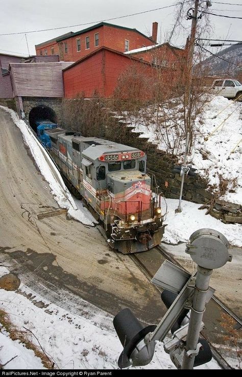 Railroad Images, Railroad Art, Vermont Usa, Scenic Railroads, Railroad Pictures, Rail Transport, Model Train Scenery, Railroad Photography, Railroad Photos