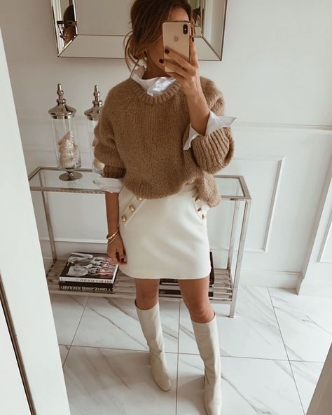 Winter Outfits Skirt, White Skirt Winter, Cream Skirt Outfit, Mini Skirt Winter Outfit, Elegant Winter Outfits, Mini Skirt Outfit Winter, White Skirt Outfits, Outfits Skirt, Ladylike Style