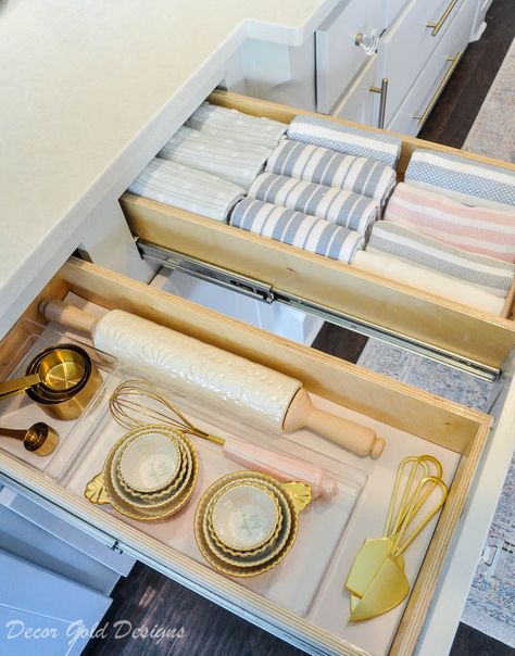 Baking Organization, Satisfying Organization, Kitchen Cabinet Organization Ideas, Cheap Office Decor, Drawer Organization, Decor Ikea, Kitchen Drawer Organization, Kitchen Organisation, Cheap Bathrooms