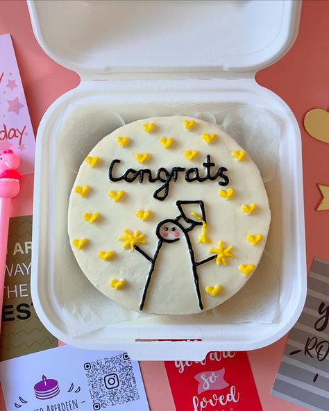 Graduation Cake Inspiration, Funny Promotion Cake, Funny Congratulations Cake, Graduate Cake Ideas, Proud Of You Cake, Minimalist Graduation Cake, Bento Cake Graduation, Graduation Bento Cake, Funny Graduation Cake Ideas