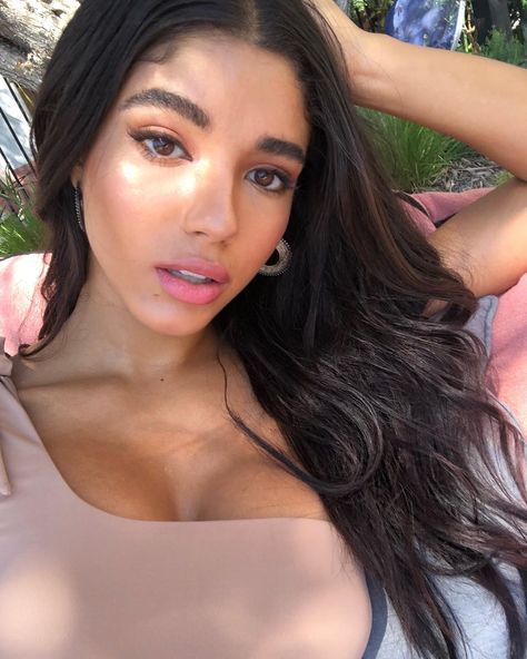 61k Likes, 435 Comments - Yovanna Ventura (@yoventura) on Instagram: “The sunny side 🌞” Yovanna Ventura, Types Of Women, Instagram Girls, Role Models, Sunnies, Snapchat, Most Beautiful, Long Hair Styles, Instagram Photo