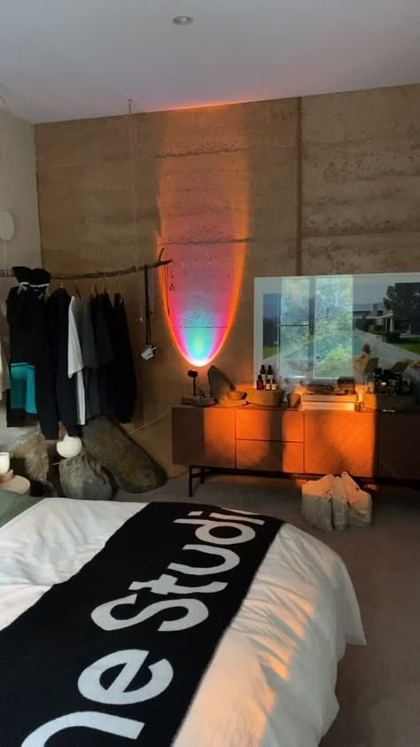 Male Room Aesthetic, Streetwear Room Ideas, Street Style Room, Vsco Room, Graffiti Room, Bedroom Board, Apartment Vibes, Living Single, House Aesthetic