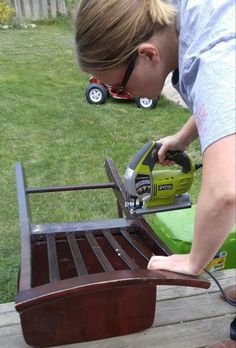 This is so clever! DIY Pet Bed From An Old Chair! Ikea Chairs, Diy Pet Bed, How To Make Headboard, Mother Daughter Projects, Vintage Milk Can, Diy Wall Shelves, Old Chair, Old Chairs, Diy Chair