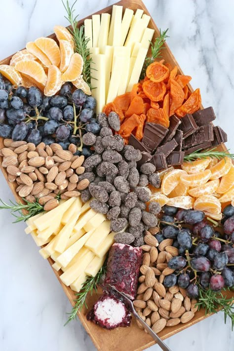 How to Build a Beautiful Appetizer Platter Appetizer Platter, Gourmet Appetizers, Appetizer Platters, Snacks Für Party, Cheese Platters, Appetizer Plates, Party Apps, Food Platters, Appetizer Dips