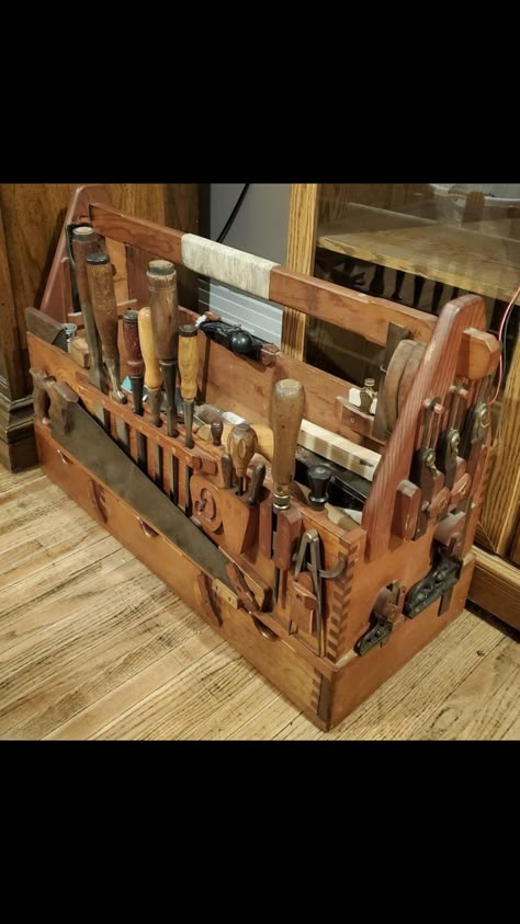 Carpenters Tool Box Ideas, Carving Tool Storage, Wood Tool Organizer, Wood Tool Box Ideas, Toolbox Organization, Wood Toolbox, Wood Tool Chest, Small Woodworking Shop Ideas, Wooden Tool Box