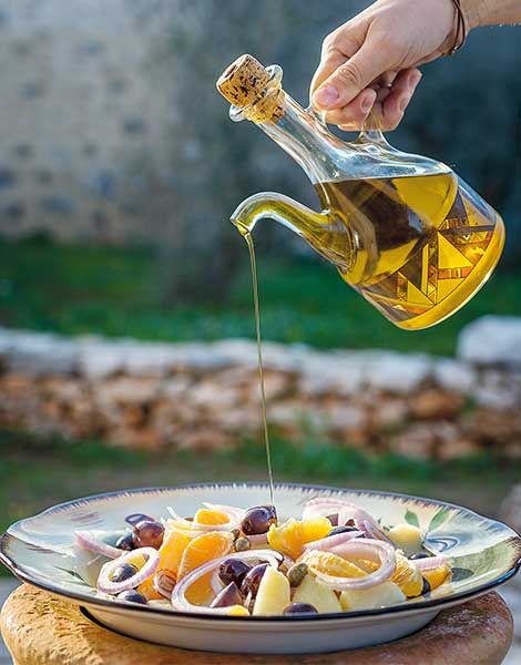 Greek Olive Oil, Best Olive Oil, Reduce Blood Pressure, Oil For Skin, Greek Olives, Cooking With Olive Oil, Taste Test, Different Vegetables, European Food