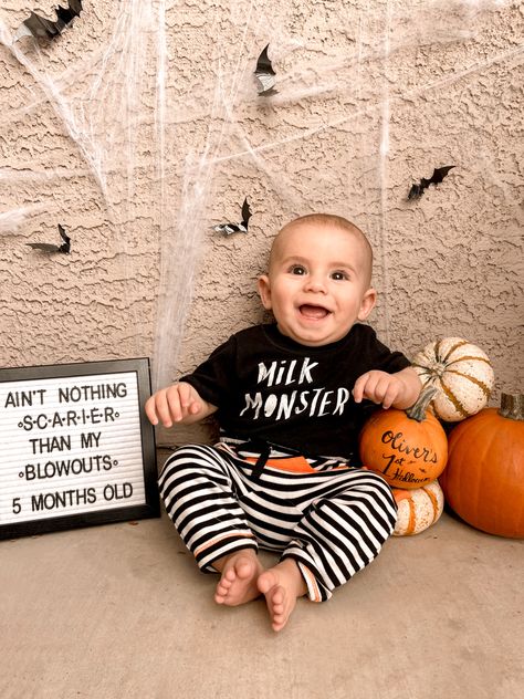 6 Months Halloween Pictures, First Halloween Letter Board, Halloween Family Photo Cards, 3 Month Halloween Pictures, 2 Month Halloween Pictures, 4 Month Halloween Pictures, 3 Month Old Halloween Pictures, 3 Month October Pictures, Halloween Photo Shoot Baby