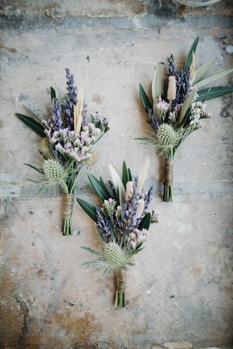 Bouquets Of Flowers, Deco Champetre, Pastel Color Schemes, Boutonniere Wedding, Lavender Wedding, Deco Floral, Pastel Flowers, Avignon, Groom And Groomsmen