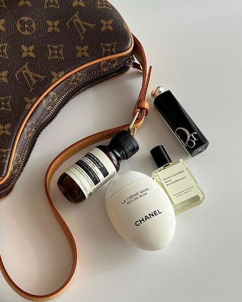 What's In My Bag Aesthetic, Skincare Photos, What Is In My Bag, Aesop Skincare, Louis Vuitton Perfume, Chic Perfume, Story Content, Minimalist Skincare, Aesthetic Types