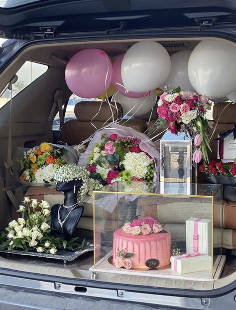 Luxury Birthday Aesthetic, Car Trunk Birthday, Car Birthday Decorations, Birthday Surprise Ideas, Pink Flowers Bouquet, Bouquet Balloons, Cake Car, Surprise Birthday Decorations, Surprise Ideas