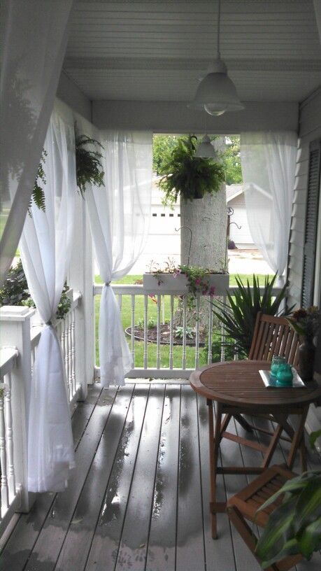 Front porch with curtains... this would be so cool!! - My Sunny Gardens Farmhouse Front Porch Decorating, Veranda Design, Screened Porch Designs, Porch Curtains, Building A Porch, Farmhouse Front Porches, Summer Porch, Farmhouse Porch, Apartment Patio