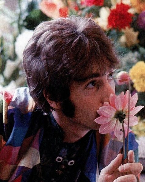 John Lennon Aesthetic, John Lennon Fashion, Jhon Lennon, Beatles Fashion, Paul Is Dead, John Lemon, Beatles Wallpaper, Lennon And Mccartney, Beatles Photos