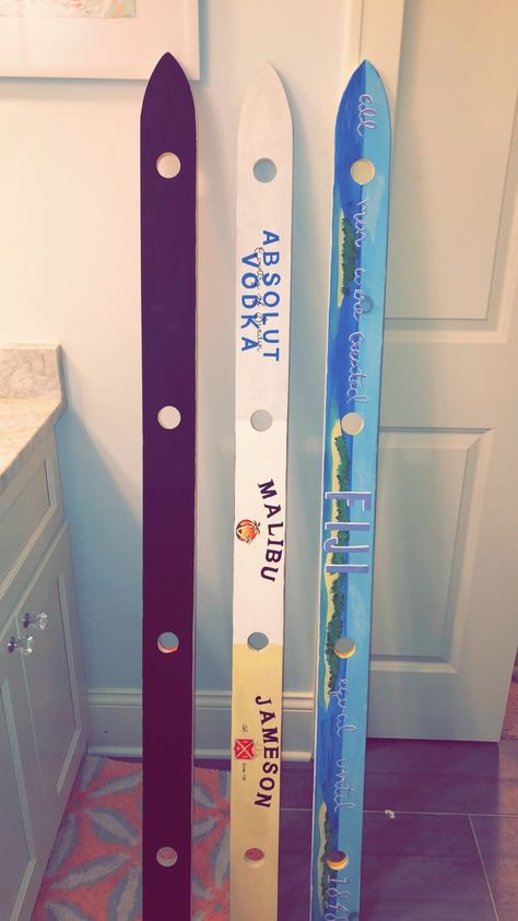 Frat Cooler Snowboarding, Party Basement College, Frat Sweetheart Gifts, Diy Shot Ski, Shotski Design Ideas Diy, Diy Shotski, Frat Cooler Skiing, Diy Skis Christmas, Shotski Design Ideas