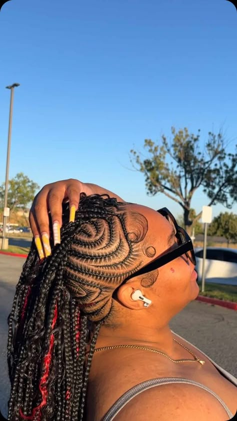 25 Boho Braided Mohawk Hairstyles For A Versatile 5-In-1 Look Stitch Braid Mohawk, Mohawk Knotless Braids, Mohawk Boho Knotless Braids, Braids Scalp, Edges Braids, Braid Mohawk, Mohawk Braid Styles, Cute Protective Styles, Single Braids Hairstyles