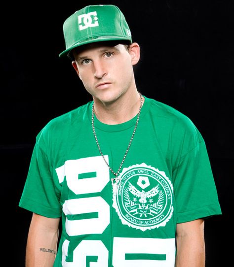 Rob Dyrdek, will you marry me? Rob Dyrdek, Tattoo On Wrist, Skateboarder, Building For Kids, Young Fashion, Make New Friends, Wrist Tattoos, Man Crush, Hottest Celebrities