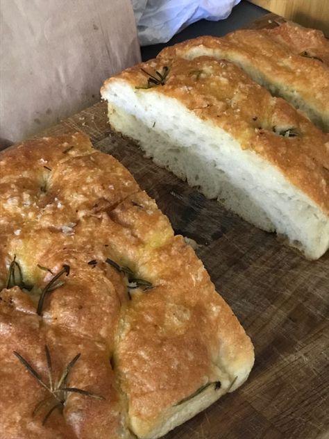 Fear Food Ideas, Foccacia Bread Aesthetic, Foccacia Aesthetic, Foccacia Photography, Focaccia Bread Aesthetic, Focaccia Aesthetic, Foccacia Food Photography, Baking Bread Asethic, Aesthetic Focaccia