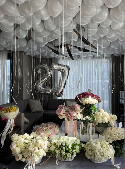 Rebirth Party Ideas, 27th Birthday Decorations For Her, Birthday Party 26 Years Ideas, 27 Birthday Aesthetic, 27th Birthday Aesthetic, Room Birthday Decoration Surprise, Birthday Balloons Aesthetic, Birthday Set Up, 27th Birthday Decorations