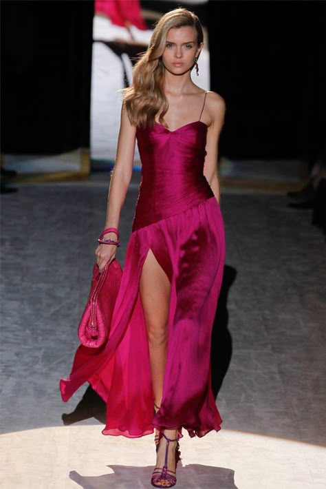 Salvatore Ferragamo Spring 2012. Rosy Posy, Runway Fashion Couture, Fuchsia Dress, Josephine Skriver, Beautiful Maxi Dresses, Amazing Dresses, Random Fashion, Dream Dresses, Fashion Couture