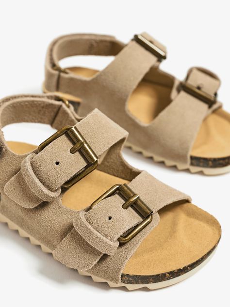 Baby Boy Sandals, Minimal Shoes, Toddler Slippers, Boys Outfits, Family Shoot, Fashion Slippers, Kids Boutique Clothing, Designer Slippers