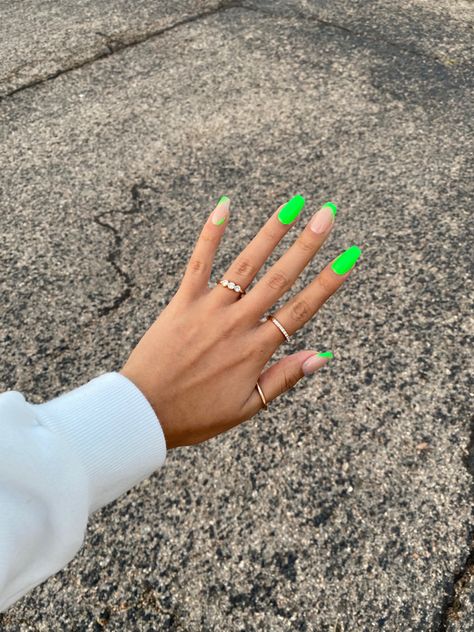 Short Square Acrylic Nails Neon Green, Neon Green Dip Powder Nails, Neon Green Aesthetic Nails, Simple Lime Green Nails, Bright Green Pedicure, Neon Green Nails Design Short, Lime Green Coffin Acrylic Nails, Short Acrylic Nails Lime Green, Neon Square Acrylic Nails