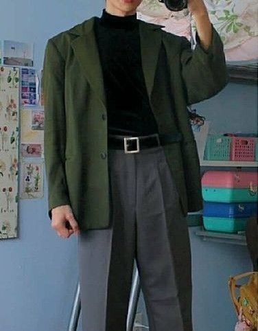 Green Outfit Male Aesthetic, Dark Green Aesthetic Clothes Men, Fancy Green Outfits Men, Green And White Men Outfit, Slytherin Men Outfit, Men Green Outfits Aesthetic, Green Outfit Masc, Green Outfit Men Formal, Green Dark Academia Outfit Men