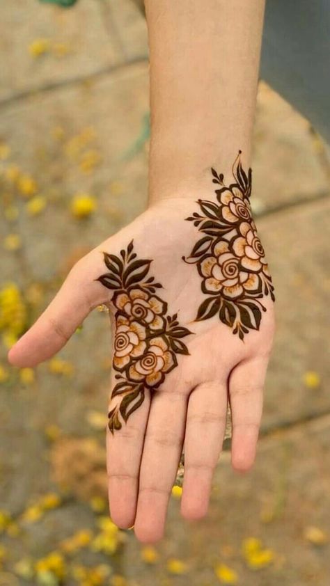 Finger Mehendi Designs Simple, Beautiful Mehndi Designs, Short Mehndi Design, Bridal Mehandi, Simple Arabic Mehndi Designs, Henna Designs Wrist, Henna Wedding, Finger Henna Designs, Henna Tattoo Designs Hand