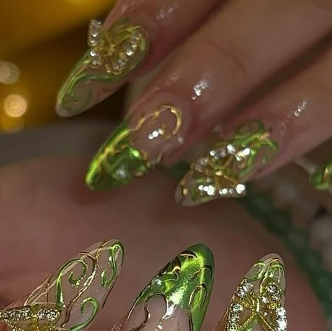 kenzi.ecreates🍄🧿🪴🤍 on Instagram: "what’s it giving???✨ • • • • • #losfresnostx #nailtech #nailinspo #chromenails #chromenaildesigns #nailinspo #tinkerbell #nailart #springnails" Enchanted Forest Theme Quinceanera Nails, Princess Tiana Inspired Nails, Tinker Bell Inspired Nails, Green Items Aesthetic, Tinker Bell Nails Designs, Green 3d Nails, Tinkerbell Inspired Nails, Green And Pink Acrylic Nails, Forest Fairy Nails