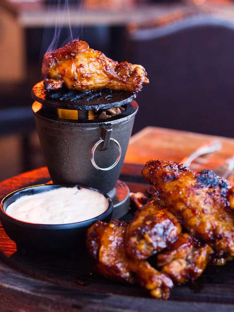 THE 21 BEST CHICKEN WINGS IN AMERICA Bar Food Ideas, Best Chicken Wings, Best Wings, Bistro Food, Fire Food, Sequin Pattern, Bar Food, Pub Food, Food Displays