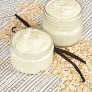 Natural Beauty Recipes and Tutorials You Can Make at Home Body Butter Recipe Whipped, Winter Body Butter, Body Butter Packaging, Body Butter Recipe Homemade, Coconut Oil Body Butter, Rose Body Butter, Beauty Workshop, Vanilla Oatmeal, Body Shop Body Butter