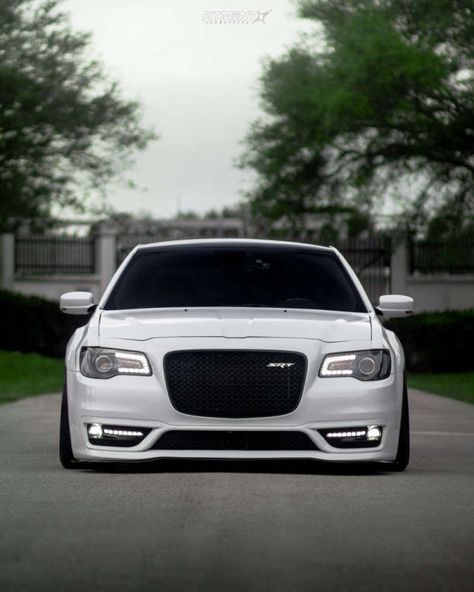 Chrysler 300 Srt Hellcat, Chrysler 300 Srt8 Hellcat, Chrysler 300 Wallpaper, Chrysler 300 Srt, Motor Aesthetic, Chrysler 300 Custom, Chrysler 300 Srt8, 20 Inch Rims, Jdm Girls