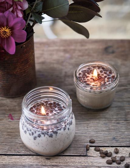 Coffee Candles to Get Rid of Odors - Capper's Farmer | Practical Advice for the Homemade Life Homemade Coffee Candles, Diy Candles Easy, Coffee Diy, Soya Mumu, Diy Candles Scented, Candle Making Business, Homemade Coffee, Astuces Diy, Coffee Candle