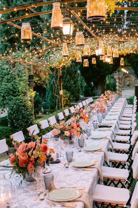 Garden Wedding Table Centerpieces, Wedding Aesthetic Romantic, Courtyard Garden Wedding, Garden Party Wedding Indoor, Aesthetic Wedding Inspiration, Romantic Garden Party Wedding, Cottage Garden Wedding Theme, Outdoor Summer Wedding Colors, Blush And Mint Wedding