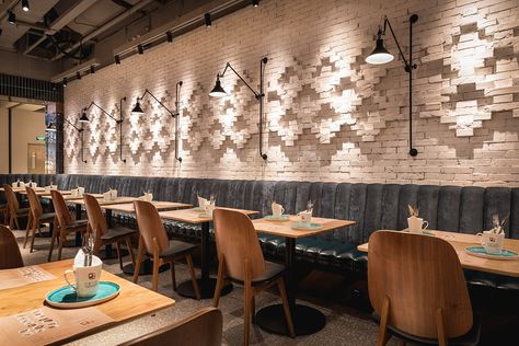 Spanish Tapas Restaurant, Japanese Restaurant Interior, Resturant Design, Modern Restaurant Design, Create Board, House Wall Design, Lounge Interiors, Tapas Restaurant, Modern Mexican