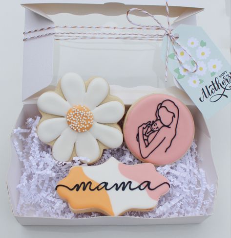 Moms Sugar Cookies, Mom Sugar Cookies Royal Icing, Mom Cookies Decorated, Mom Sugar Cookies, Mama Cookies Decorated, Mothers Day Sugar Cookies Decorated, Mothers Day Cookies Ideas, Mother Day Cookies, Mothersday Cookie Ideas