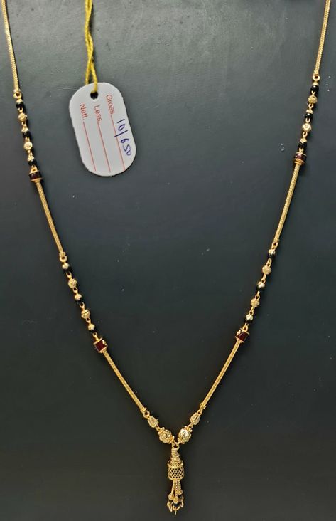 Short Mangala Sutra Designs, Black Beads Chain Indian Gold, Black Beads Chain Models, Dokiyu Design Gold New, Magalsutram Chain Designs Gold, Black Beads Gold Chain Designs, Gold Chain Mangalsutra Designs, Blackbeads Chains, New Short Mangalsutra Designs Gold