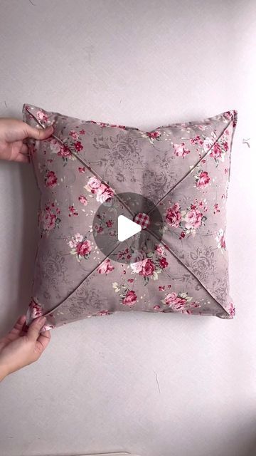 Patterns For Throw Pillows, Decorative Pillows Diy Creative, Cushion Cover Sewing, Easy Pillows To Sew, Cushion Cover Designs Diy, Almoadones Ideas Decor, Diy Cushion Covers Ideas, Creative Pillows Diy, Christmas Pillows Diy Sewing Projects