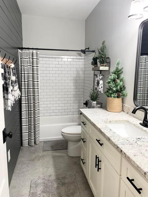 Chelsea Deboer House, Deboer House, Chelsea Deboer House Decor, Chelsea Deboer, Repose Gray, Bathroom Black, Modern Rustic Homes, Cabin Style, Guest Bathroom