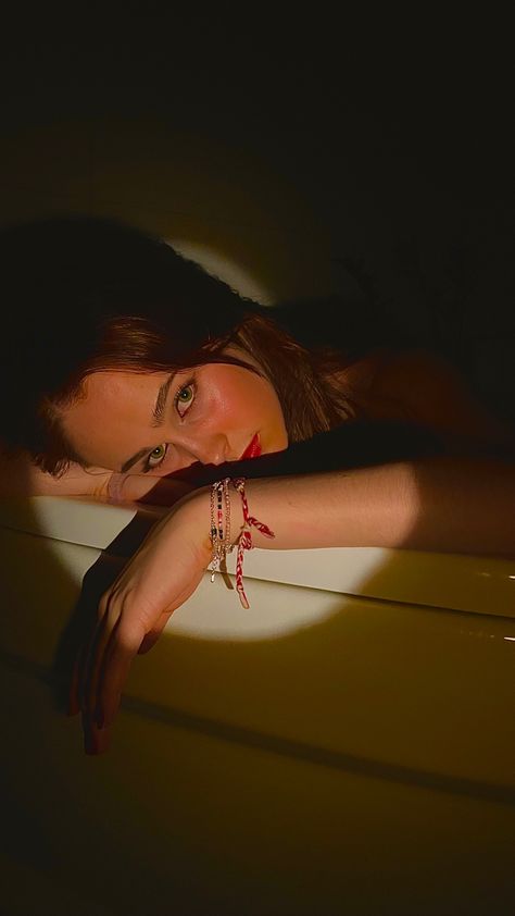 Bath Pics Aesthetic, Bathtub Shoot Ideas, Bathtub Poses Photography, Bathtub Pictures Photo Ideas, Someone In A Bathtub Reference, Washroom Photoshoot, Bathtub Cinematography, Bath Tub Pose Reference, Bathtub Self Portrait