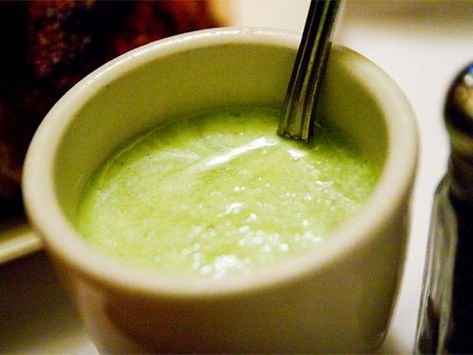 Green Peruvian Aji Sauce - another recipe for this dipping sauce that I'll have to try Aji Sauce, Green Sauce Recipe, Sauce Au Poivre, Peruvian Dishes, Peruvian Cuisine, Dipping Sauces Recipes, Gravy Sauce, Peruvian Recipes, Green Sauce